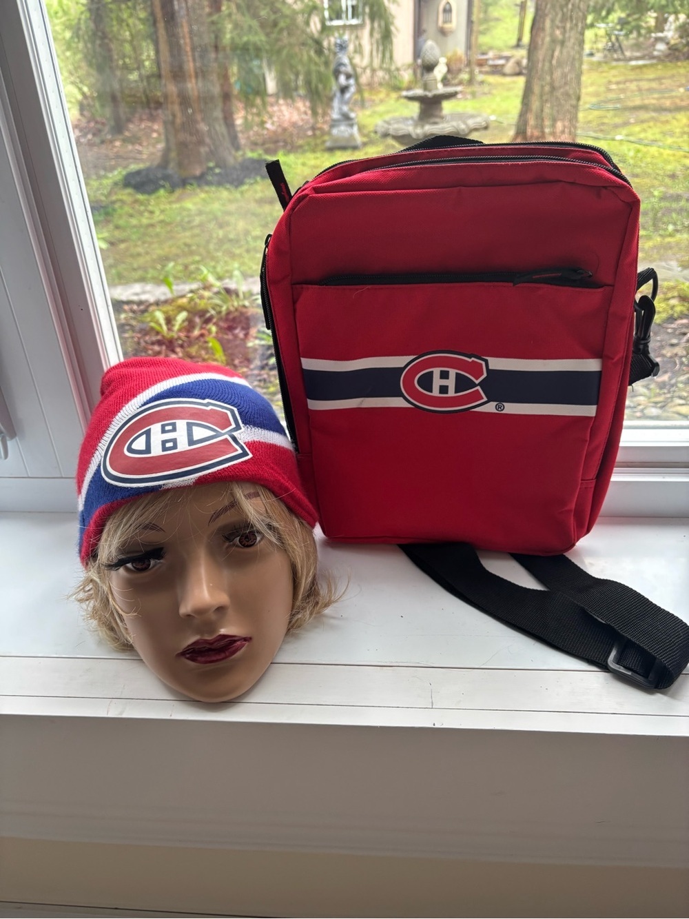 Montreal Canadiens Red Beanie and Crossbody Bag Set